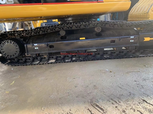 8. Used Excavator Cat 320CL with Excellent Working Performance and 1 Bucket Capacity